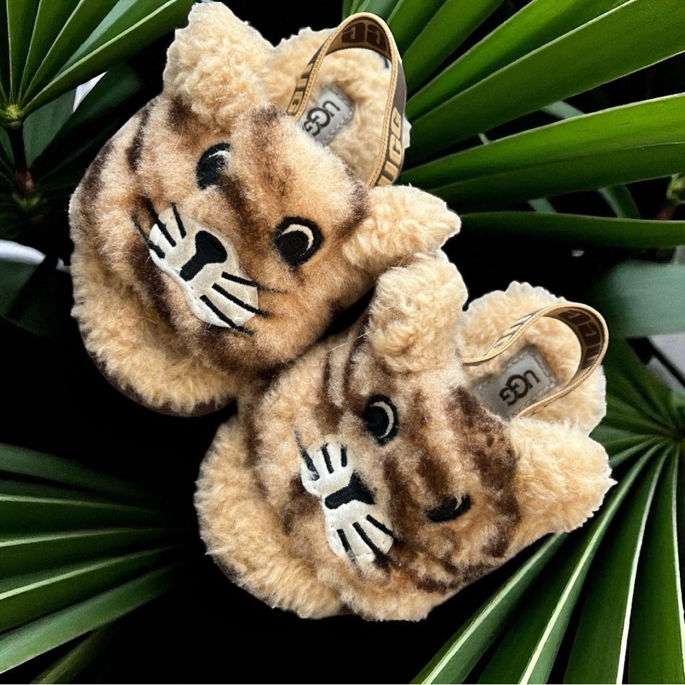 UGG Fluff Yeah Slipper Tiger Stuffie Toddler size 7